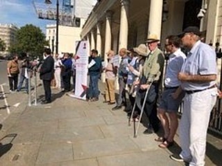 لفضح النظام الخليفي .. اعتصام أمام سفارته في لندن دعمًا للمعتقلين المضربين عن الطعام
