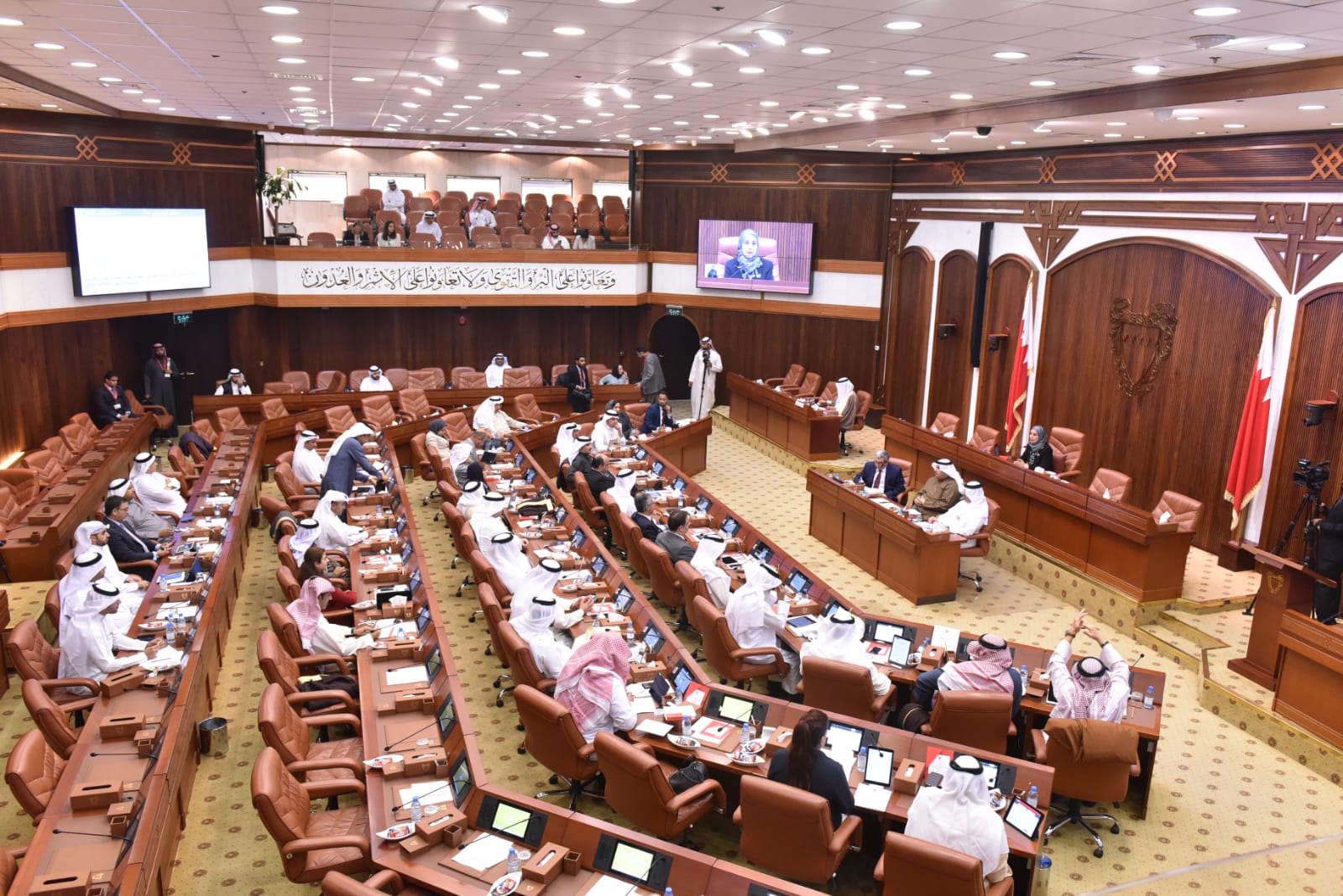 مراقبون: مجلس النوّاب الخليفيّ هدر للثروات ودوره الموافقة على قرارات الحكومة