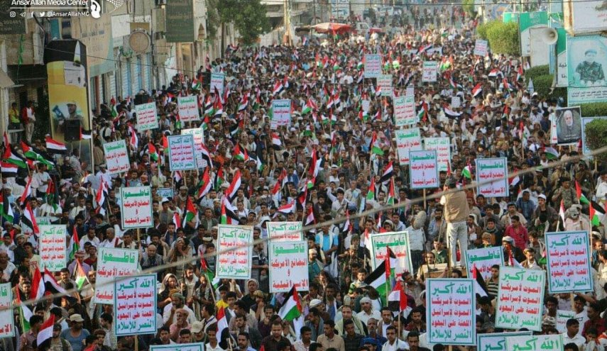 اليمنيّون يستنكرون صفقة ترامب ويؤكّدون أنّ المؤامرة على اليمن وفلسطين واحدة