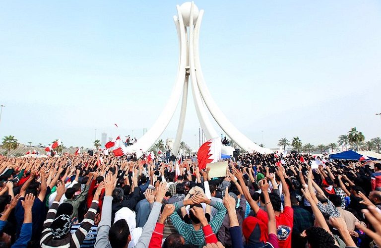 في يوم ذكرى الثورة.. مشاهد من الحراك الشعبيّ تبثّ على «تلفزيون البحرين الرسميّ»