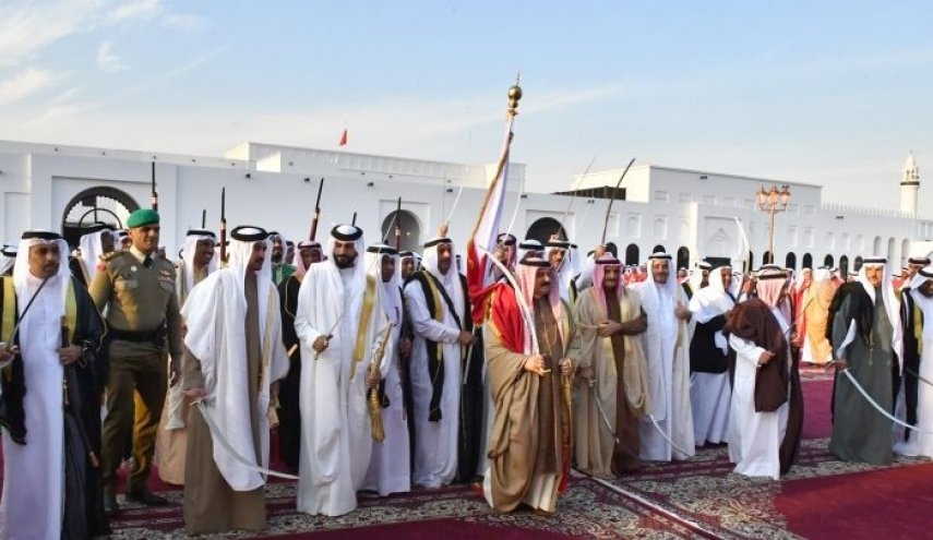 مراقبون: الفساد ونهب ثروات البحرين من حمد سبّبا عجزًا كبيرًا في الميزانية
