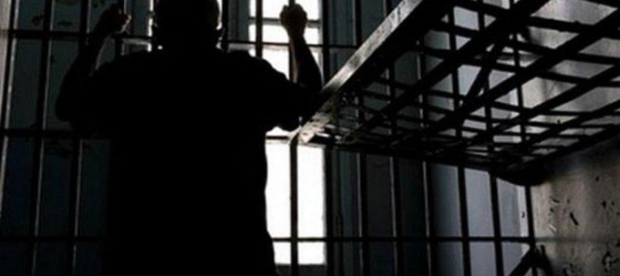 الأمراض تتفشّى في سجون النظام في ظلّ حرمان المعتقلين العلاج 