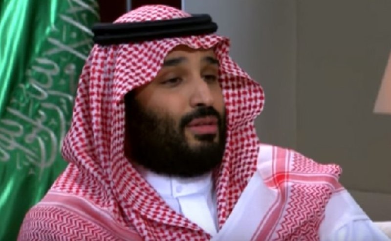 مراقبون: آل سعود يديرون الأمور في البحرين ويسيطرون على القرار 