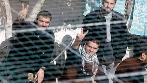 الأسرى الفلسطينيّون يواصلون مقاطعتهم المحاكم الصهيونيّة 