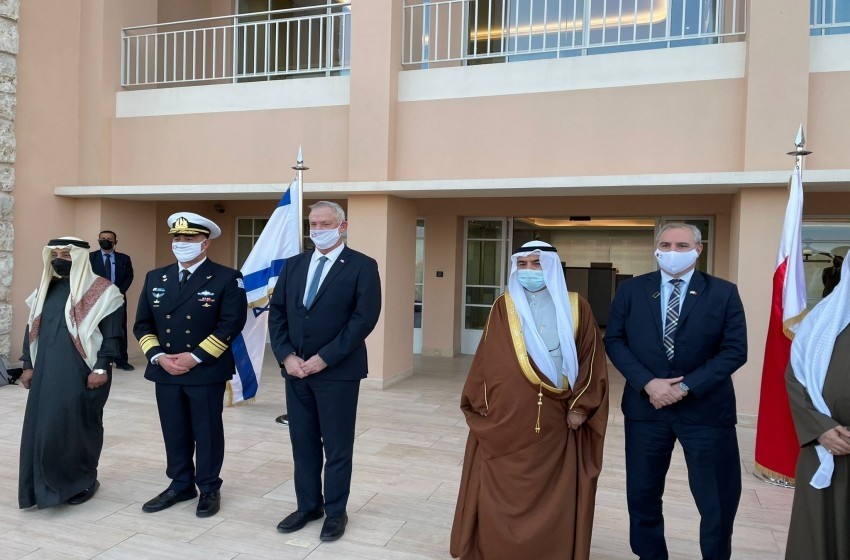 شعب البحرين يستنكر زيارة وزير الحرب الصهيونيّ للبحرين  