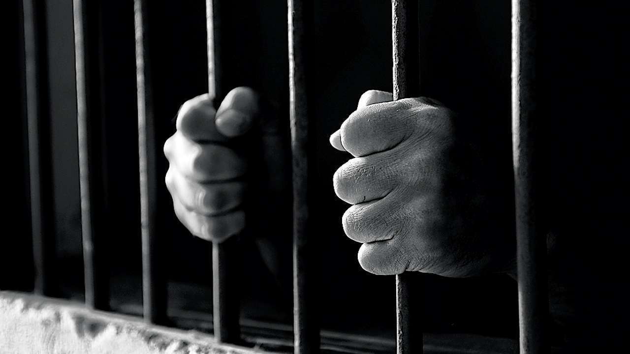 المعتقلون المرضى في سجون النظام لا يتلقون العلاج اللازم 