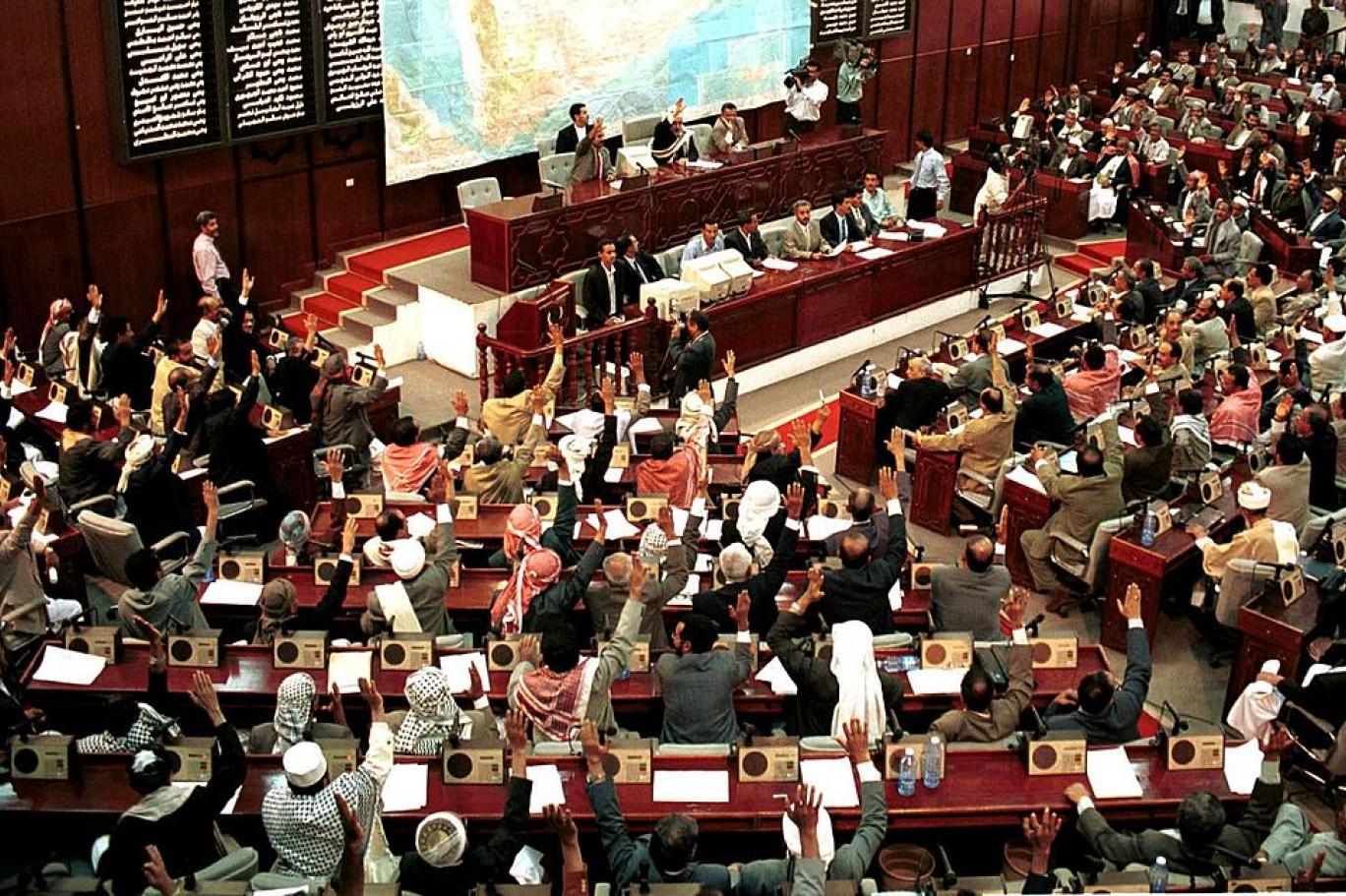 البرلمان اليمنيّ: المجتمع الدولي في صمت مطبق أمام معاناة الشعب 