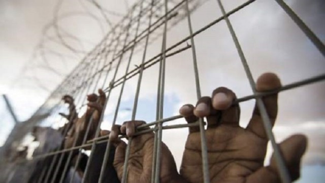 نقل 15 معتقل رأي في سجن جوّ إلى جهة مجهولة بظروف غامضة 