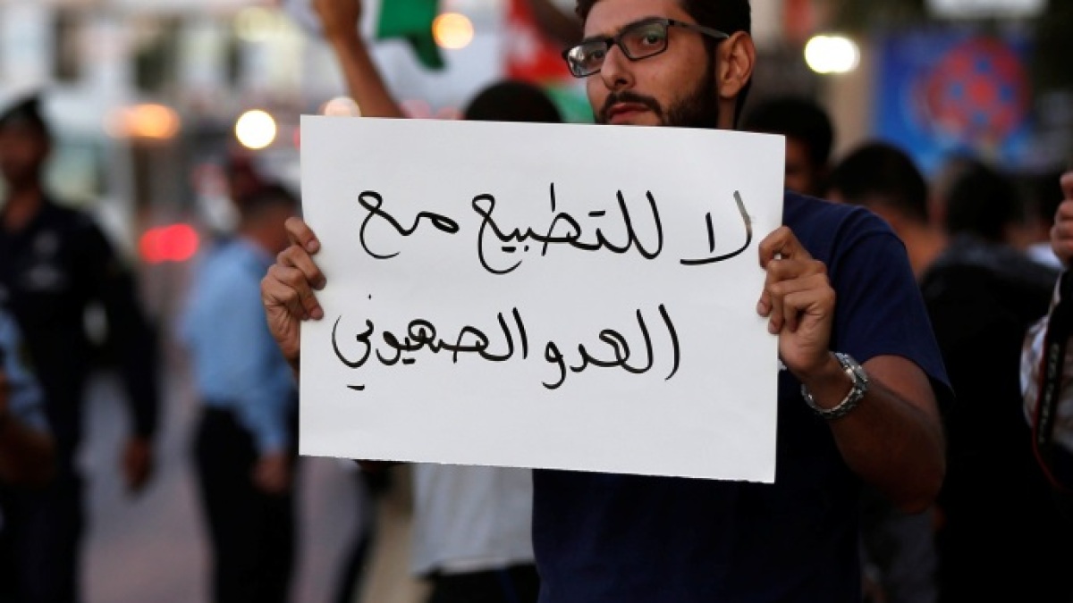 تظاهرات غاضبة رفضًا للتطبيع مع الصهاينة 