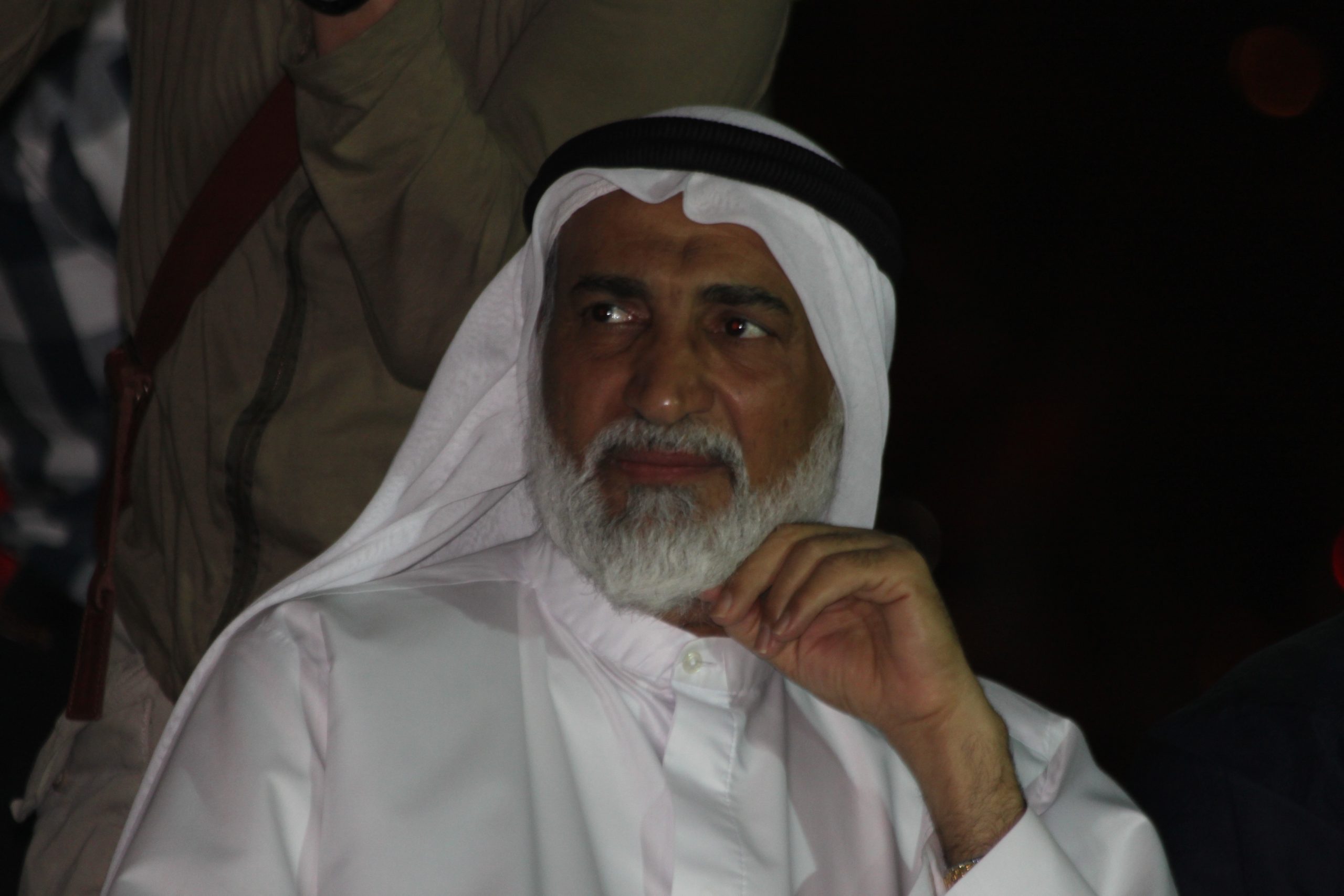 الرمز المعتقل «الأستاذ عبد الوهاب حسين» يكذّب مزاعم النظام بعلاجه 