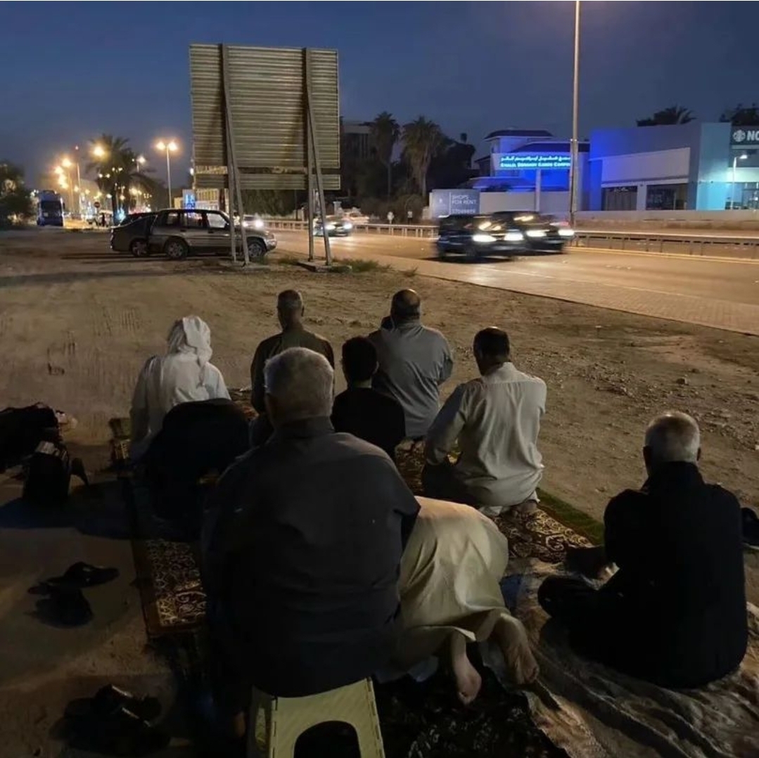 المواطنون يواصلون ثورة المحراب في المساجد المهدّمة