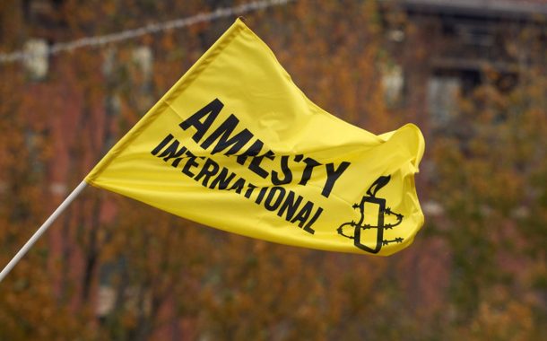 العفو الدوليّة تدين محاكمة النظام الإماراتي لعشرات المدافعين عن حقوق الانسان