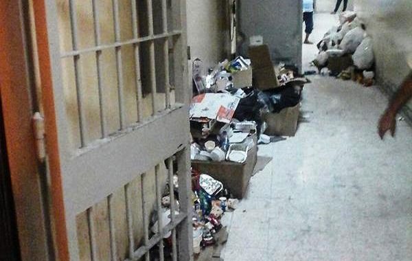 ثلاثة معتقلين في عزل مبنى «18» يكشفون انتهاكات النظام بحقّهم