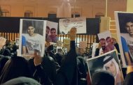 حشود غفيرة تعتصم أمام مراكز الشرطة للمطالبة بتبييض السجون