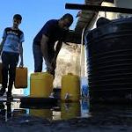 قطاع غزّة يعاني العطش بسبب انقطاع المياه وتدمير الآبار ومحطة التحلية بالكامل