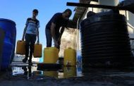 قطاع غزّة يعاني العطش بسبب انقطاع المياه وتدمير الآبار ومحطة التحلية بالكامل