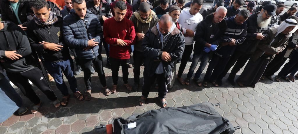 العثور على مقابر جماعيّة في مجمع «الشفاء» وعدد الشهداء في غزّة يتخطّى 34840