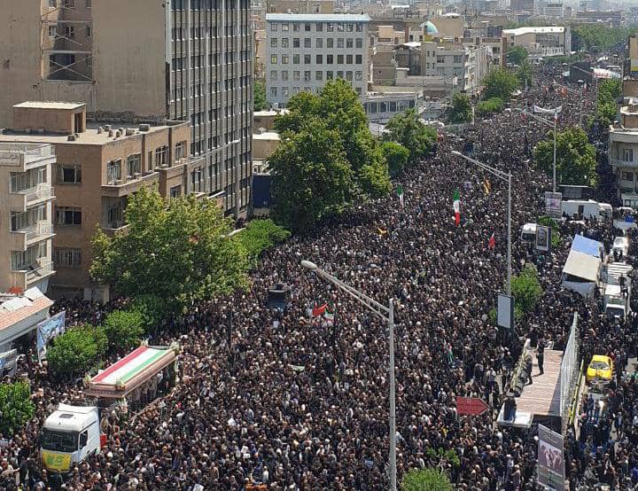 ملايين الإيرانيّين يشاركون في تشييع الشهيد رئيسي ورفاقه في طهران