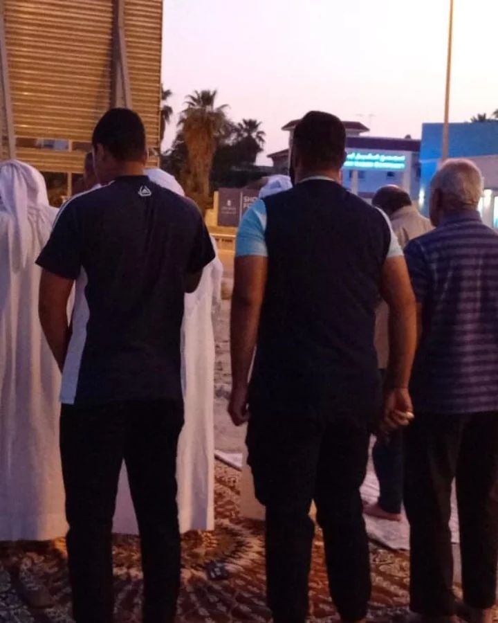 المواطنون يواصلون الصلاة في مسجد «العلويّات» المهدّم
