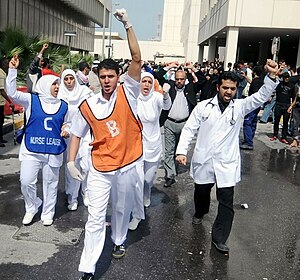 يوم لا يُنسى في تاريخ البحرين: اعتقال الأطبّاء وظلال العدل المفقود