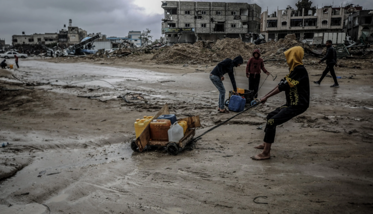 هيومن رايتس ووتش: الصهاينة خلقوا ظروفا معيشيّة تدمّر الفلسطينيّين وترقى إلى إبادة جماعيّة