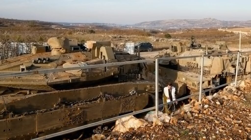 نتنياهو من الحدود السوريّة يأمر الجيش باحتلال مناطق جديدة في الجولان