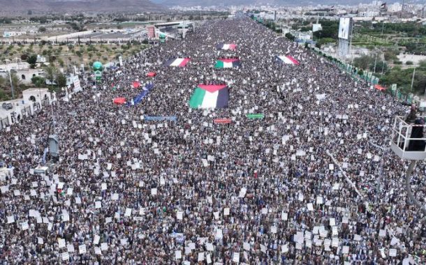 اليمنيّون يواصلون دعمهم لغزّة وتحدّيهم لدول الاستكبار العالمي بمسيّرات وصورايخ