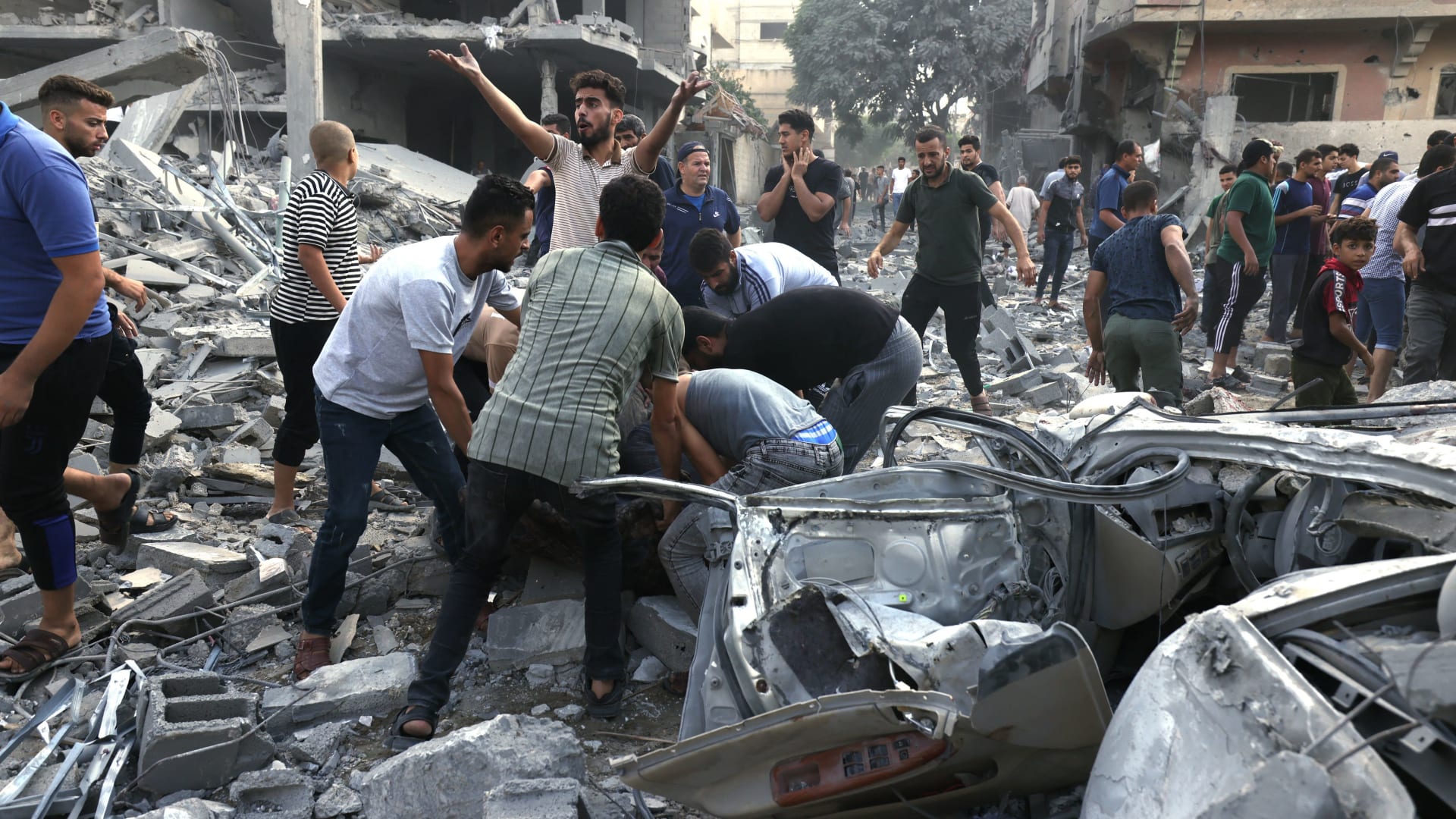 جراح بريطانيّ في غزّة: الأوضاع الطبيّة والإنسانيّة كارثيّة والأهالي معرّضون للإبادة