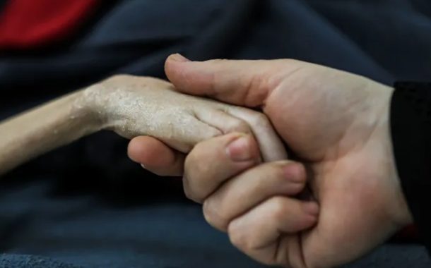 الجوع والمرض يفتكان بمئات الأطفال في غزّة