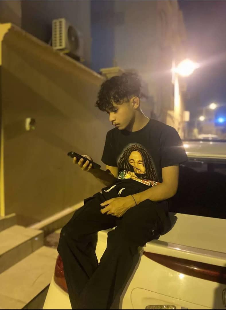 اعتقال فتى من المعامير بعد مداهمة منزله