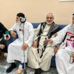 آباء الشهداء وناشطون يزورون «الأستاذ علي مهنا» بعد تحرّره