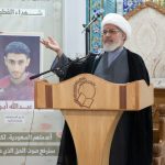 مجلس تأبينيّ لشهيد القطيف «عبد الله آل أبو عبد الله» في قمّ المقدّسة  أقيم في قمّ المقدّسة مجلس تأبينيّ لشهيد القطيف «عبد الله عبد العزيز آل أبو عبد الله»، بحضور عدد من أبناء الجاليتين البحرانيّة والحجازيّة. يذكر أنّ الشهيد أعدمه النظام السعوديّ، يوم السبت 10 مايو/ أيّار الجاري، بتهمة كيديّة جاهزة، حيث زعمت وزارة الداخليّة السعوديّة في بيان لها أنّ الشهيد «ارتكب عددًا من الجرائم الإرهابيّة، تمثّلت في انتمائه إلى مجموعة إرهابيّة تعمل على زعزعة الأمن وإشاعة الفوضى والمساس باللحمة الوطنيّة، من خلال ترّصده للدوريّات الأمنيّة في إحدى المحافظات، واستهدافهم ومواجهتهم بالأسلحة وإطلاق النار عليهم، والتواصل مع المطلوبين أمنيًّا والتستّر عليهم»، وفق بيانها المزعوم. ائتلاف شباب ثورة 14 فبراير استنكر هذه الجريمة، ورأى أنّها ليست حادثة معزولة، بل حلقة ضمن سلسلة من الجرائم المنظّمة التي تستهدف أهل المنطقة الشرقيّة، حيث الدماء تُسفك بدمٍ بارد، والأصوات الحرّة تُكمم بالمشانق، وكلّ ذلك في ظلّ صمت دولي مخزٍ ومشين، يكشف زيف شعارات «حقوق الإنسان» التي يتغنّون بها في المحافل الدوليّة. وأضاف في بيان له أنّ النظام السعوديّ كيانٌ دمويٌ إرهابيّ، لا يرتدع عن ارتكاب أبشع الموبقات بحقّ أبناء الوطن الأحرار، بينما كان ذليلًا صاغرًا أمام ضربات يمن الإيمان، فعاد إلى الداخل ليستقوي مجدّدًا على المواطنين العزل، ويقترف أوحش الجرائم بهم.
