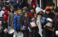 المركز الفلسطيني لحقوق الإنسان يطالب المجتمع الدوليّ بالضغط لوقف الإبادة الجماعيّة في غزّة