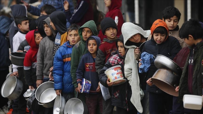 المركز الفلسطيني لحقوق الإنسان يطالب المجتمع الدوليّ بالضغط لوقف الإبادة الجماعيّة في غزّة