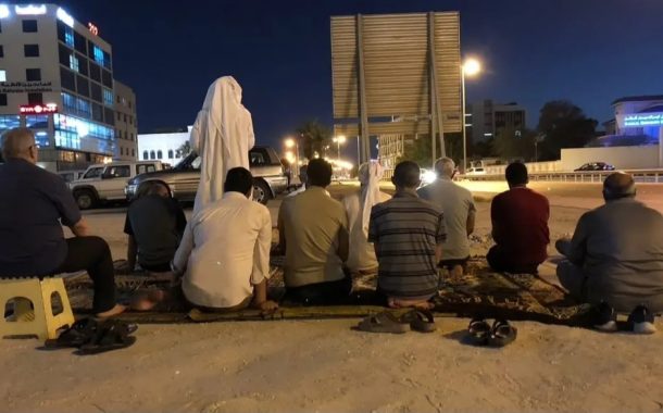 ثورة المحراب تتواصل.. المواطنون يقيمون الصلاة في مسجد «العلويّات» المهدّم