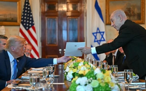 المفوض الأوروبيّ للشؤون الخارجيّة: نتنياهو مجرم الحرب يقترح جائزة السلام لترامب شريكه في الجريمة