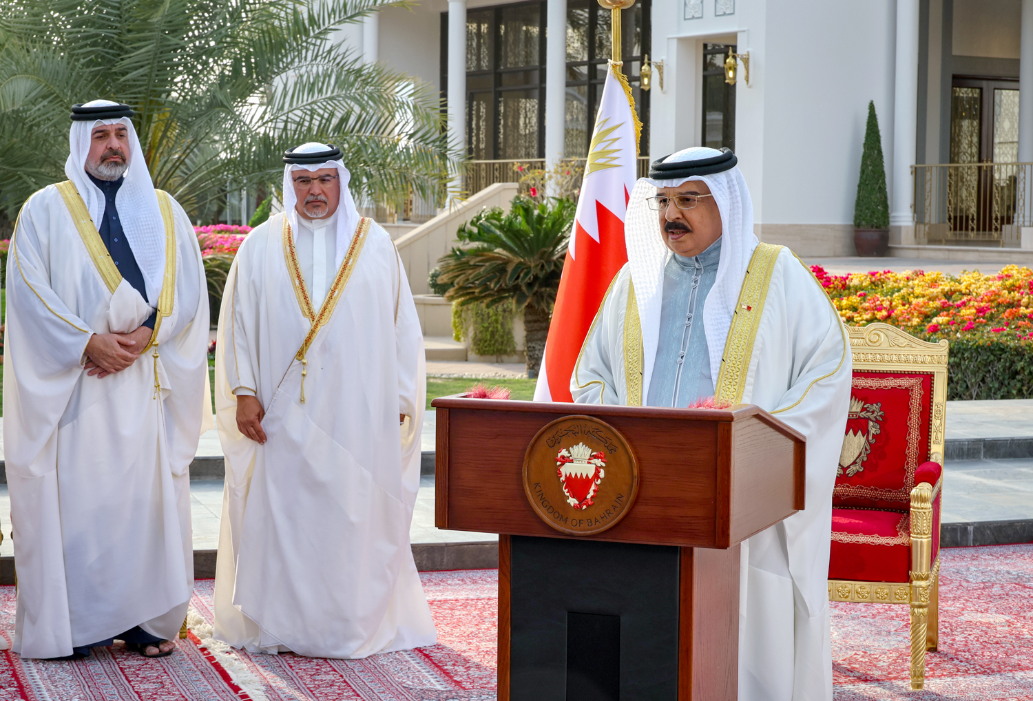 الطاغية حمد وسياسة الولاء للخارج