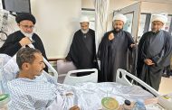 جمع من العلماء في زيارة للمصاب الحسينيّ «حسن العنفوز»