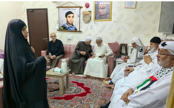 آباء الشهداء وناشطون في زيارة تضامنيّة لوالدة المعتقل «الحاج منير مشيمع»
