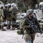 لانتهاكهم حقوقَ الإنسان .. المؤسّساتُ الحقوقيّة الدوليّة تُلاحق الجنودَ الصهاينةَ في البلدان التي يسافرون إليها* 