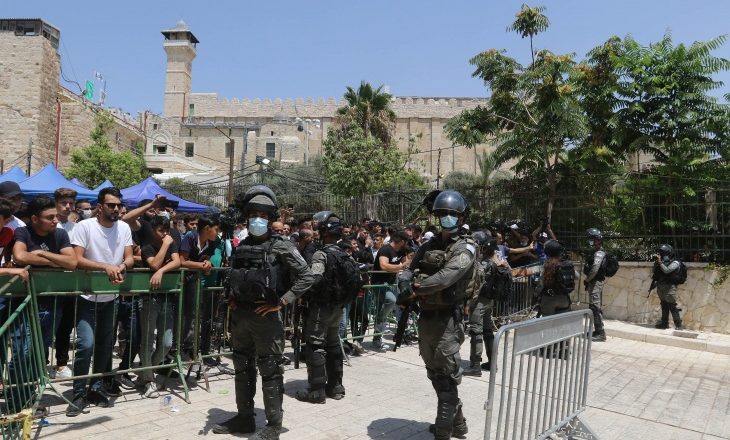 ثمّة مخطّط لمحو الهويّة الفلسطينيّة ونقل إدارة الحرم الإبراهيميّ إلى الصهاينة   