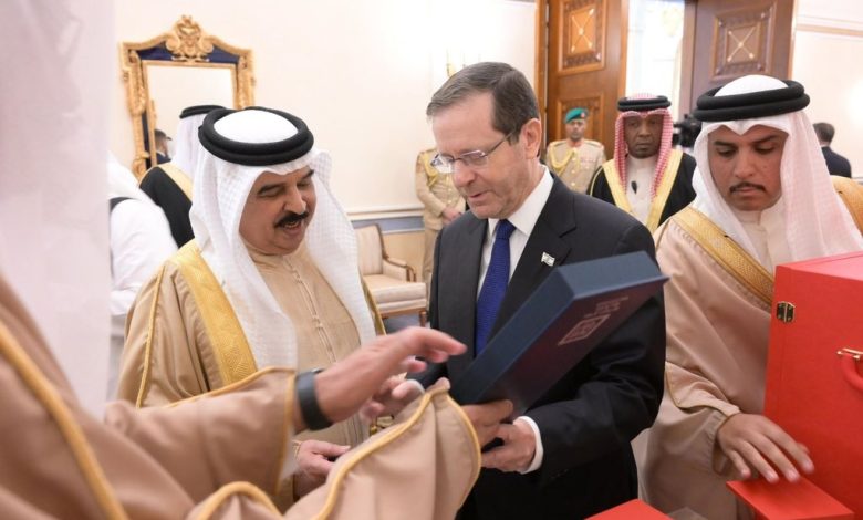 الكيان الخليفيّ يجدّد «الولاء» للأمريكان