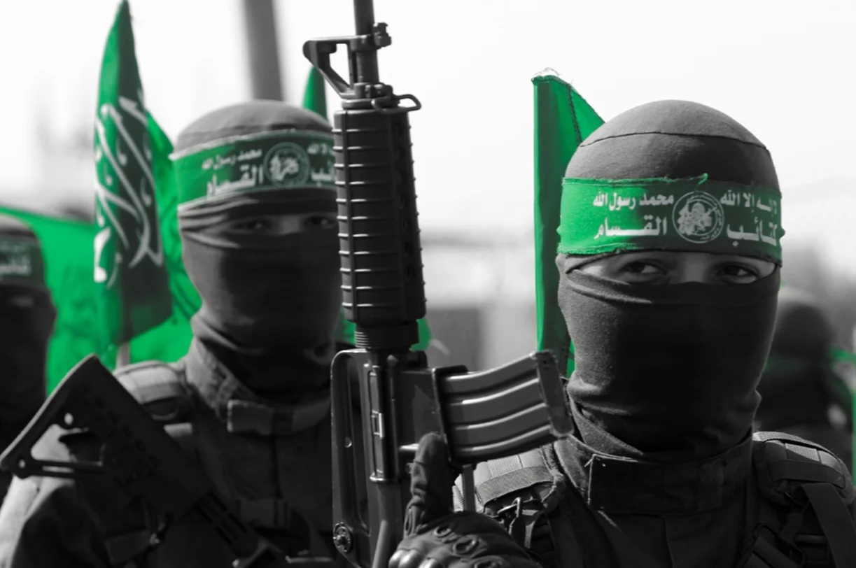 حماس ردًّا على تصريحات المبعوث الأمريكيّ: المقاومة وسلاحها استحقاق وطنيّ وقانونيّ ما دام الاحتلال قائمًا   