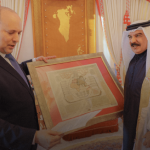 الموقف الأسبوعيّ: الطاغية حمد متواطئ مع العدوّ الصّهيوني.. وبيانات القمم لا قيمة لها من دون إنهاء التطبيع وإغلاق القواعد العسكريّة الأجنبيّة في المنطقة