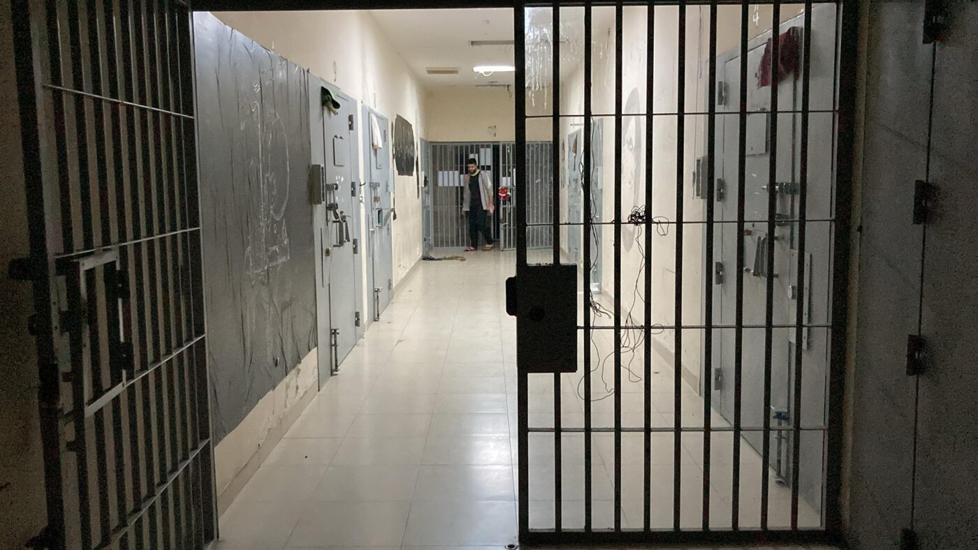 المعتقلون السياسيّون في مبنى «12» يمتنعون عن استلام وجبتي الإفطار والعشاء 