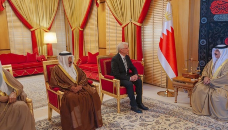 حمد الخليفة» يتسلّم أوراق اعتمادر السفير الصهيونيّ الجديد 