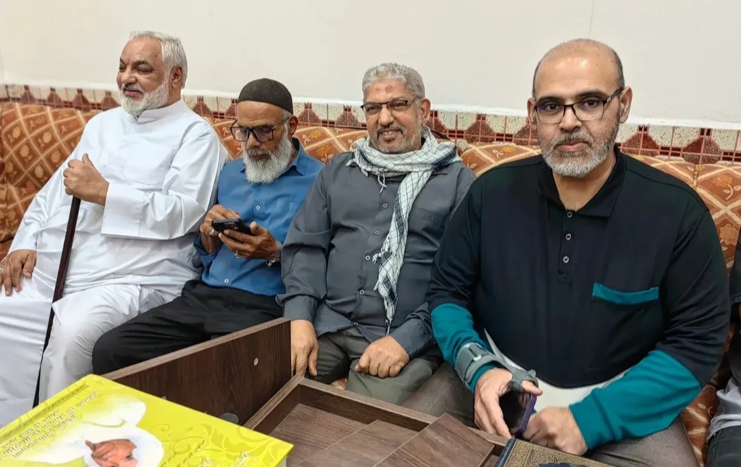 الأهالي يزورون المصاب الحسينيّ «حسن العنفوز» لتهنئته بخروجه من المستشفى 