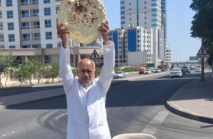 المحرّر «الحاج محمد السنكيس» يواصل اعتصامه أمام باب البحرين