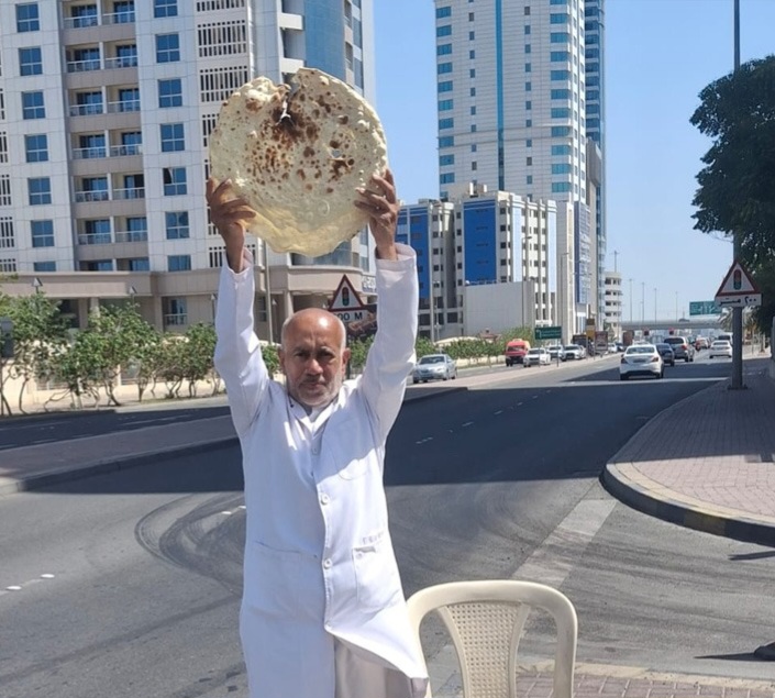 المحرّر «الحاج محمد السنكيس» يواصل اعتصامه أمام باب البحرين