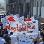 الموقف الأسبوعيّ: آل خليقة ينفذّون مشروع الصّهاينة والأمريكيّين بتجريد شعب البحرين من هويّته وموقفه في دعم المقاومة